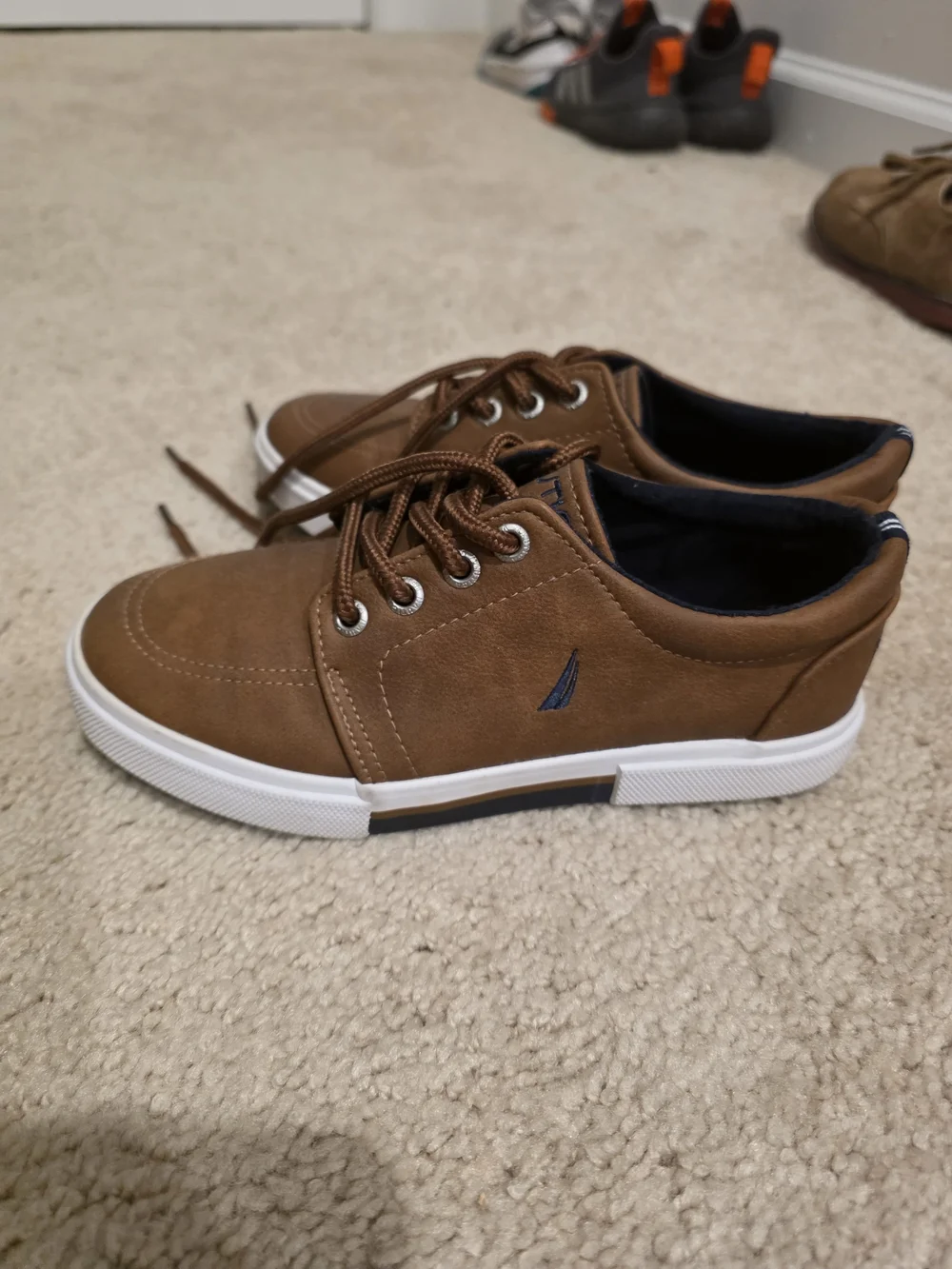 Nautica Boys Brown Low-Top Lace-Up Dress Sneakers